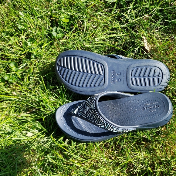 Wedged sandals from crocs; blue and very summer like💫🌼🦋 sprinkle like design! - Picture 2 of 2